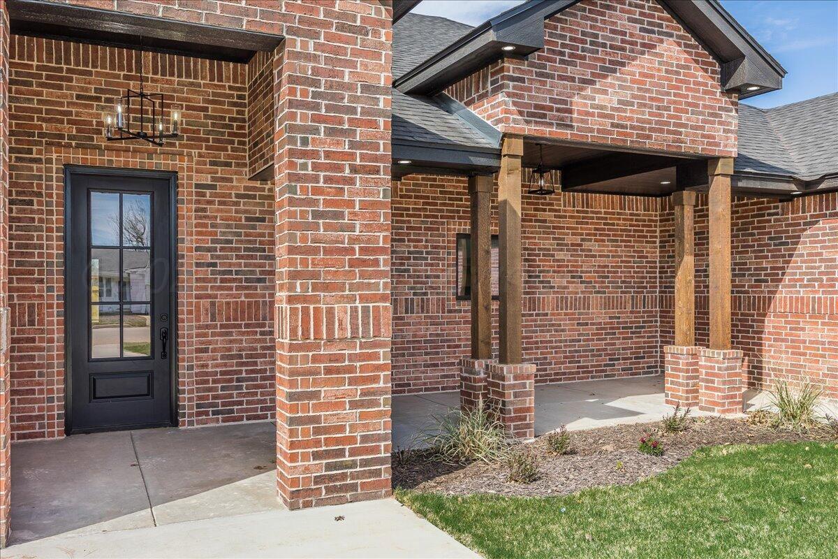 907 Oak Avenue Panhandle, TX 79068 - Photo 3 of 30 a view of a brick house with a door and a large window
