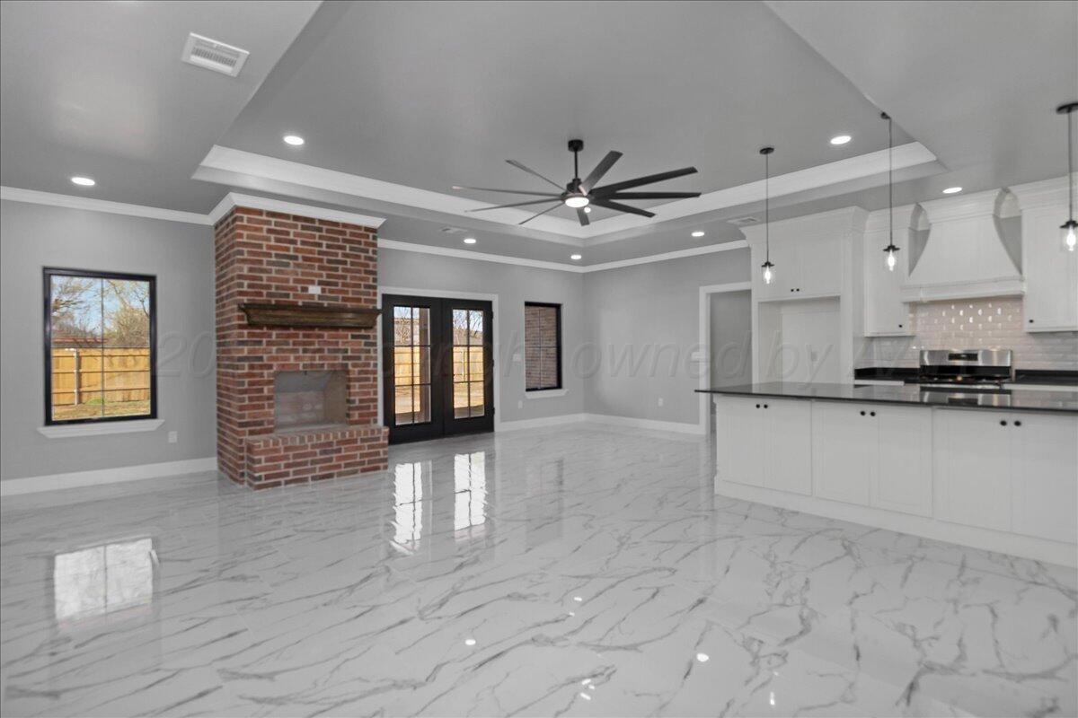 907 Oak Avenue Panhandle, TX 79068 - Photo 5 of 30 a view of an empty room with a window