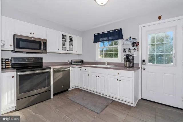 $425,000 | 240 Sandra Road, Wilmington, DE 19803