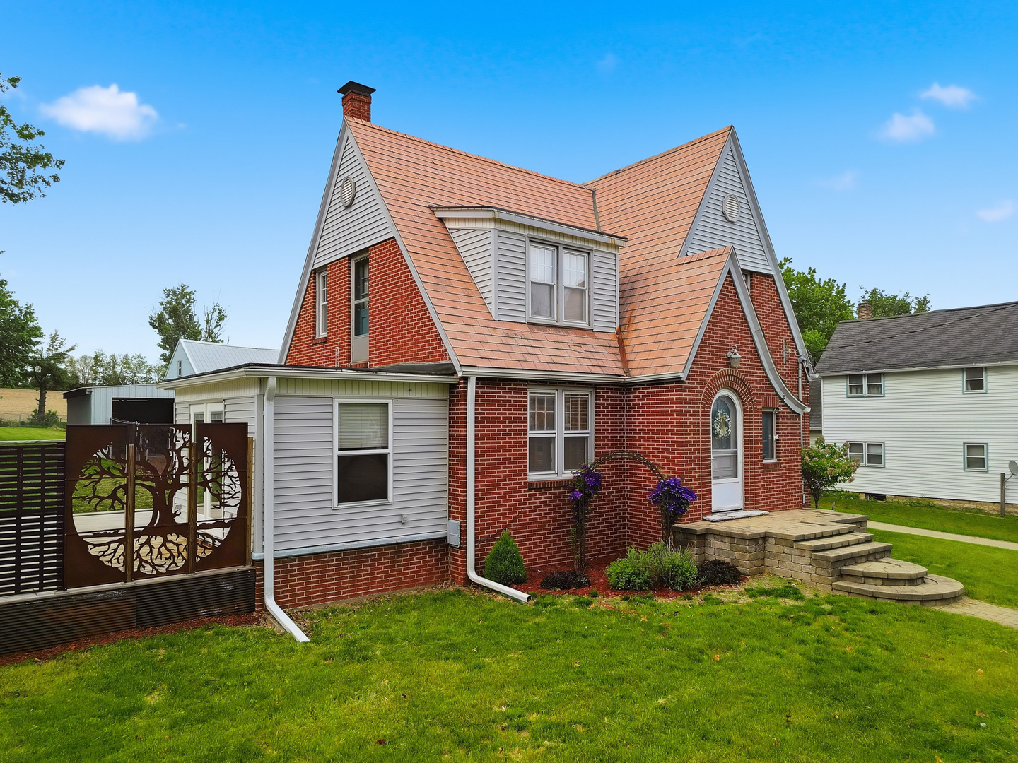1301 Long Street Dixon, IL 61021 - Photo 3 of 47
