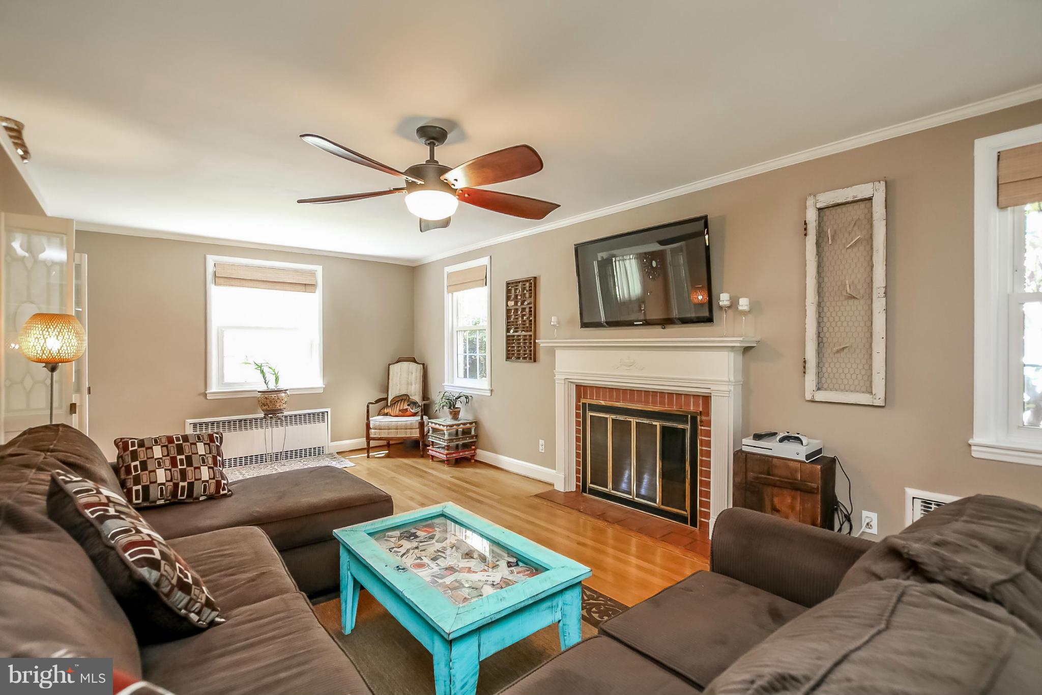 626 Overbrook Road Baltimore, MD 21212 - Photo 14 of 30 Living Room
