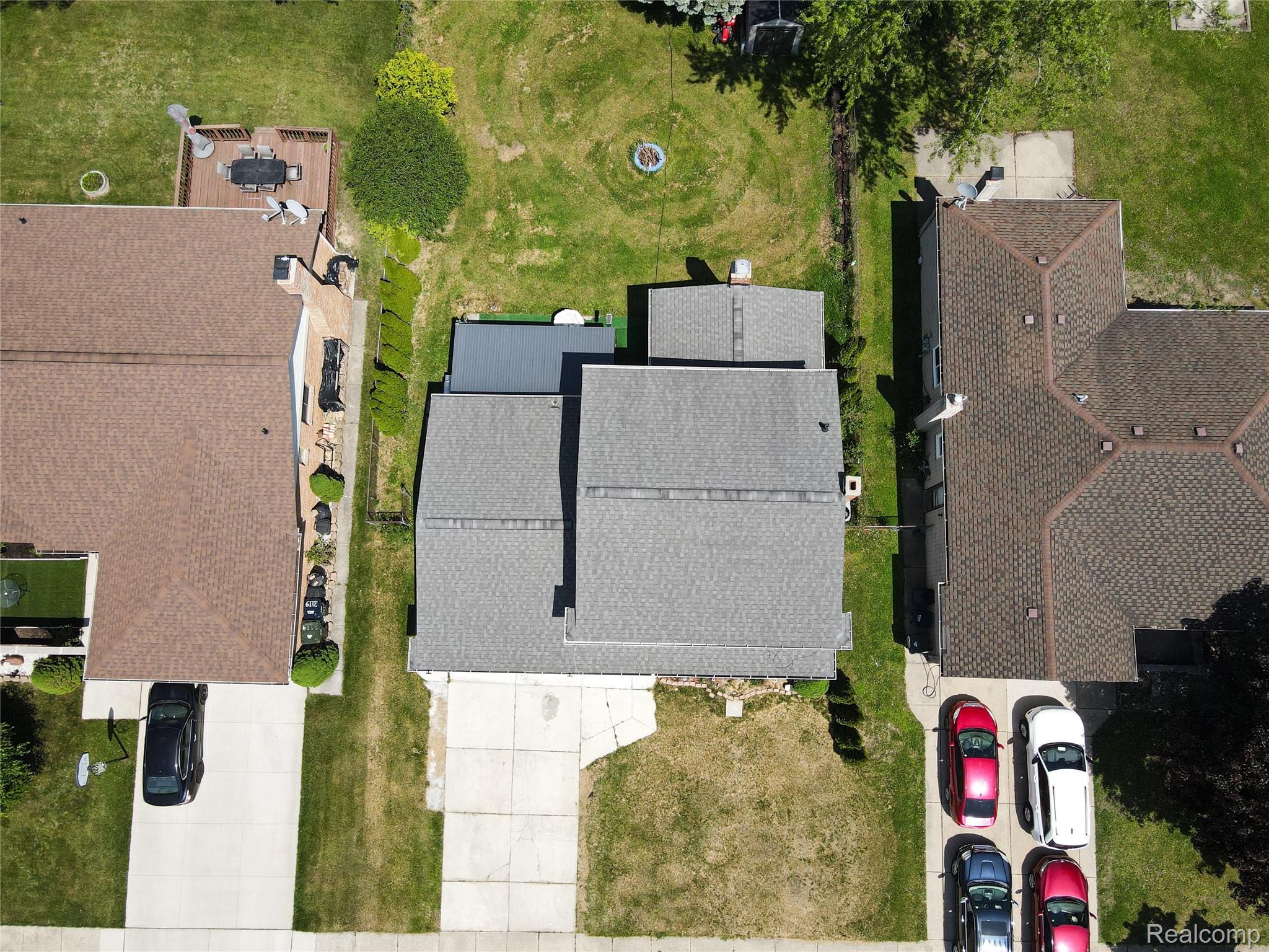 3131 Elmcrest Road Sterling Heights, MI 48310 - Photo 37 of 46 Drone / aerial view
