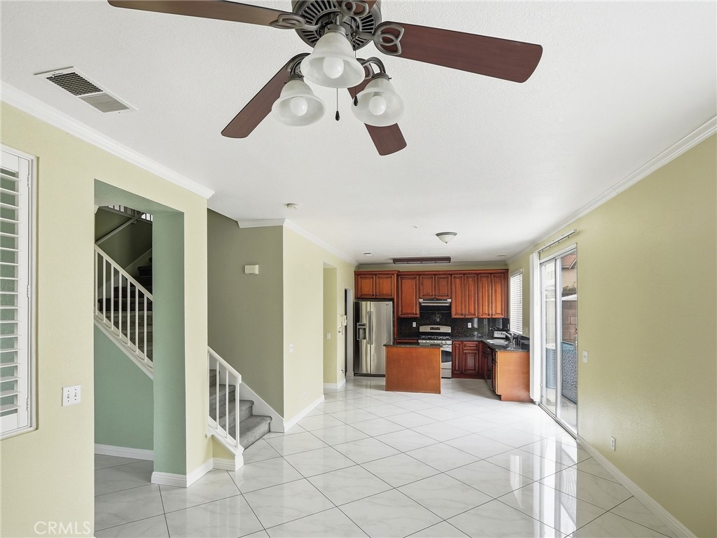 15689 Swan Road Fontana, CA 92337 - Photo 4 of 35 Family room