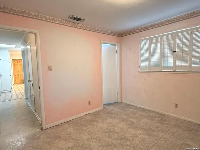 $185,000 | 201 Avenue D, Converse, TX 78109