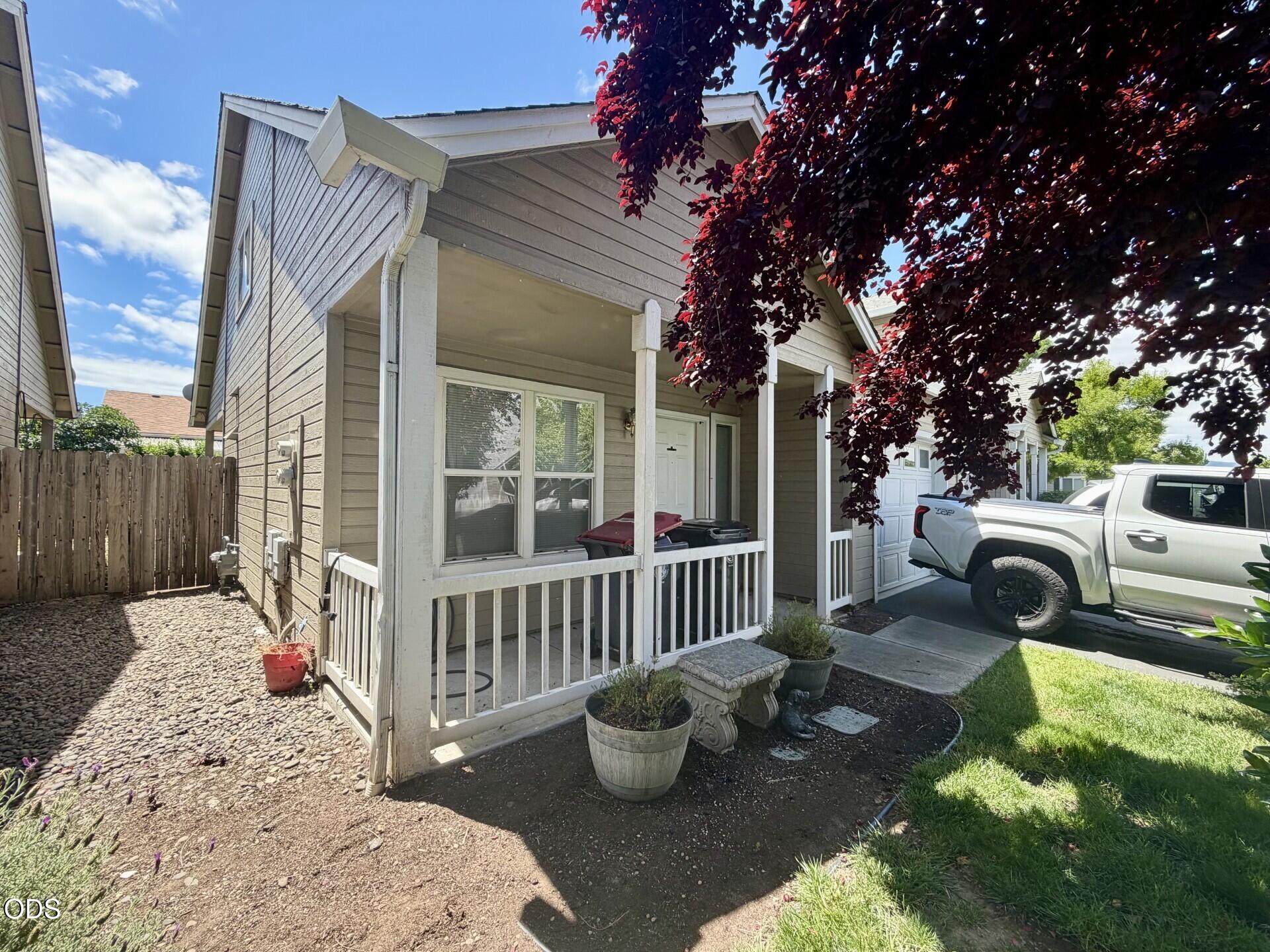 1906 Pebble Way Medford, OR 97504 - Photo 2 of 2
