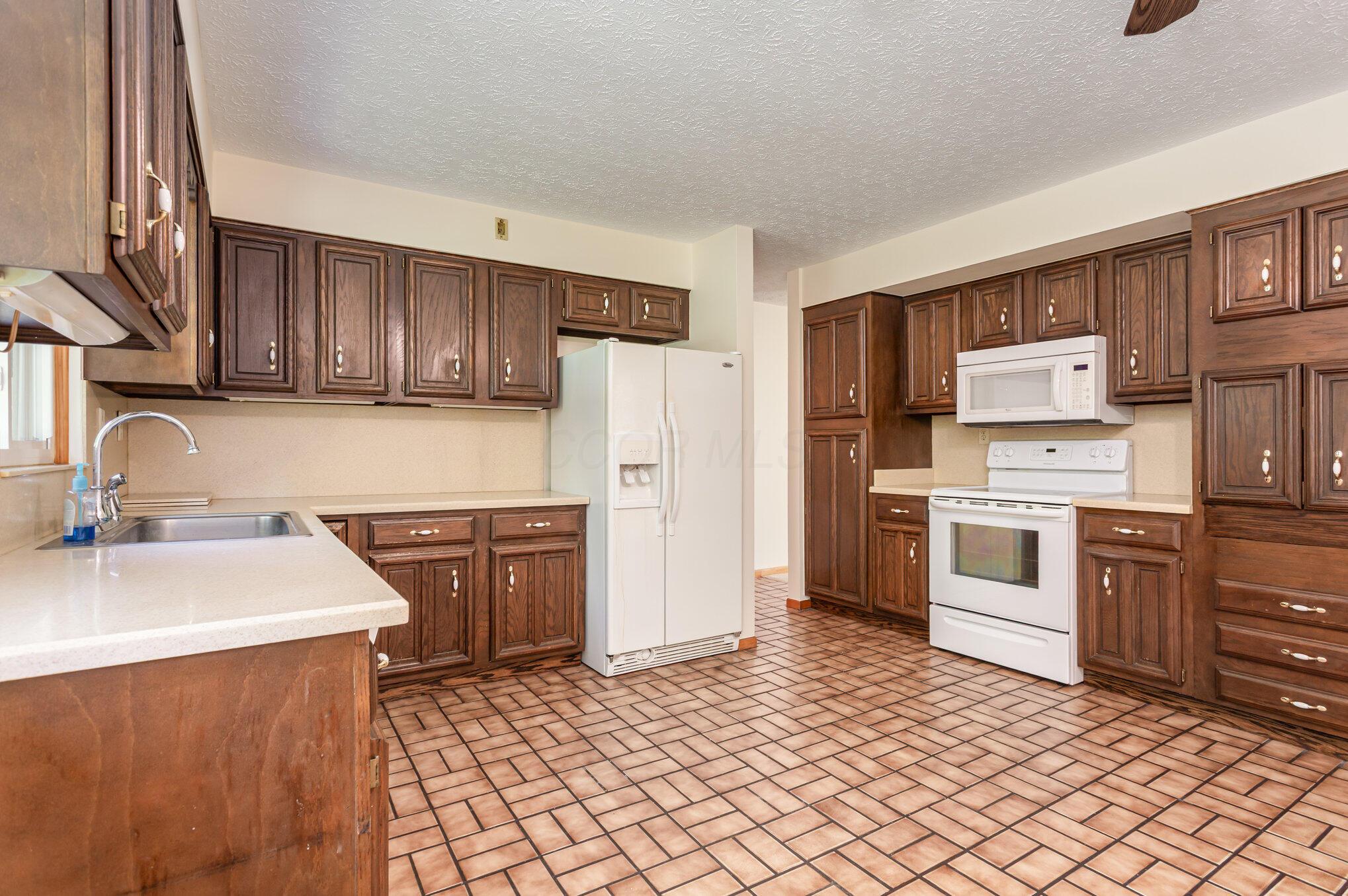 5345 Raccoon Run Road Johnstown, OH 43031 - Photo 9 of 21 Kitchen