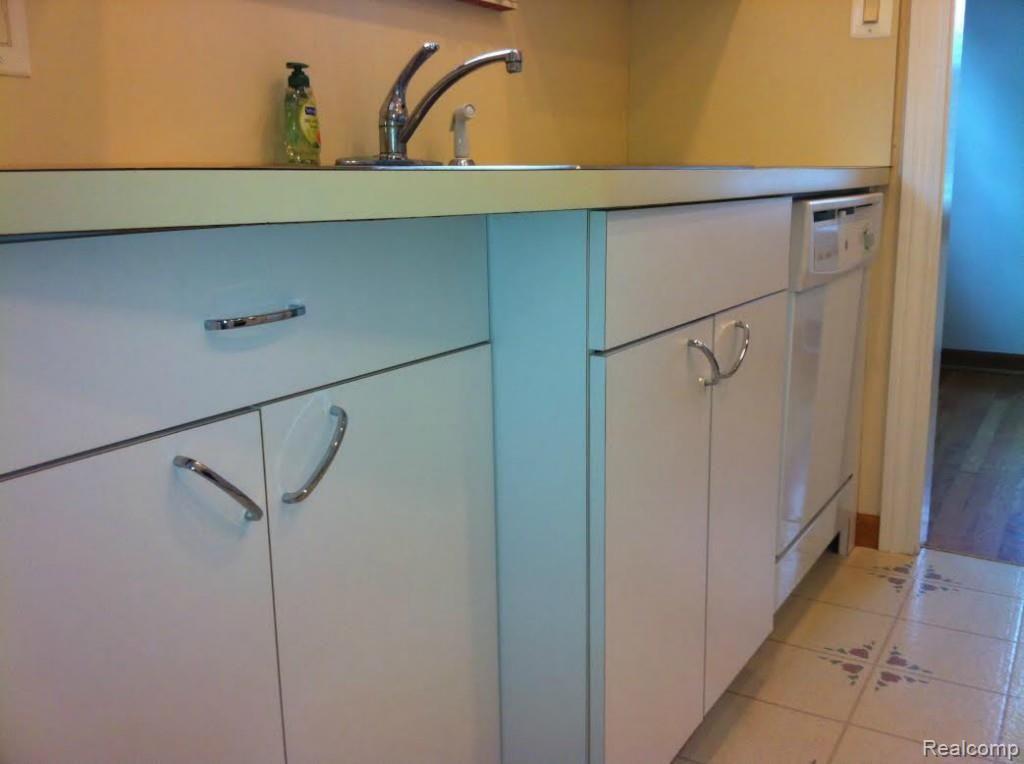 959 Columbia Road Berkley, MI 48072 - Photo 9 of 23 c.jpg