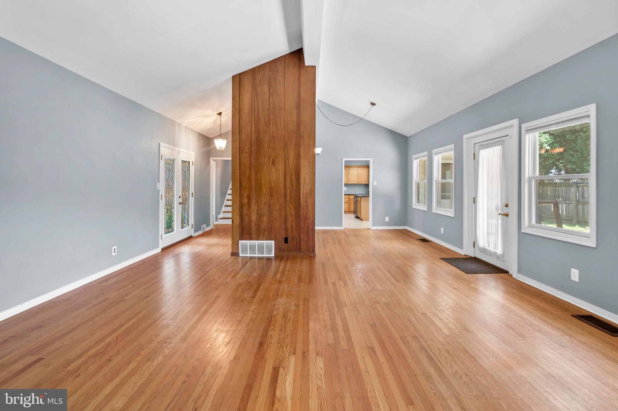 1457 Meetinghouse Road Warminster, PA 18974 - Photo 6 of 30 Spacious, light-filled living area.