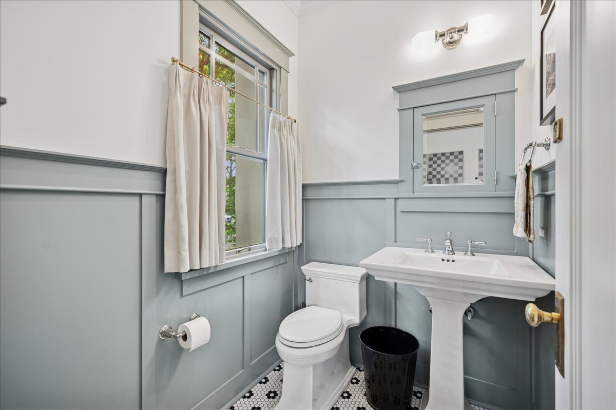 1249 Maple Avenue Wilmette, IL 60091 - Photo 19 of 43