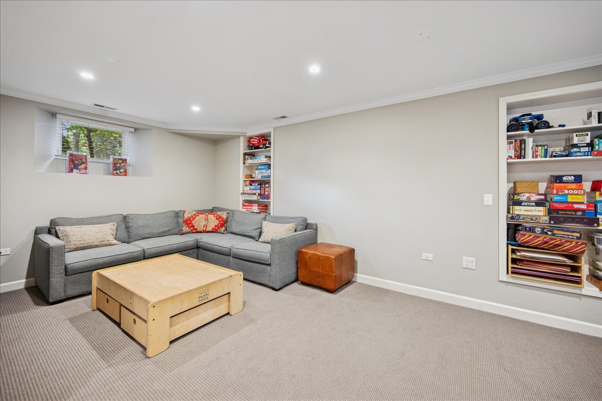 1249 Maple Avenue Wilmette, IL 60091 - Photo 31 of 43