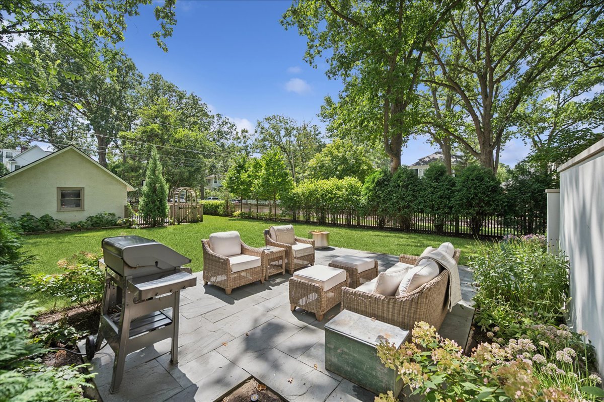 1249 Maple Avenue Wilmette, IL 60091 - Photo 37 of 43