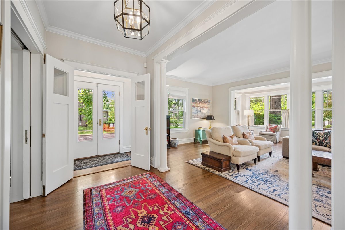 1249 Maple Avenue Wilmette, IL 60091 - Photo 4 of 43