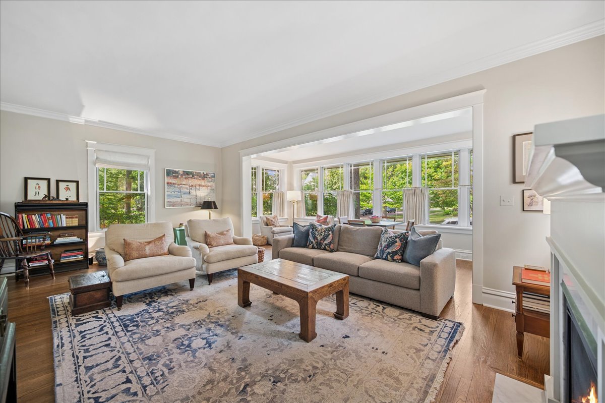 1249 Maple Avenue Wilmette, IL 60091 - Photo 6 of 43