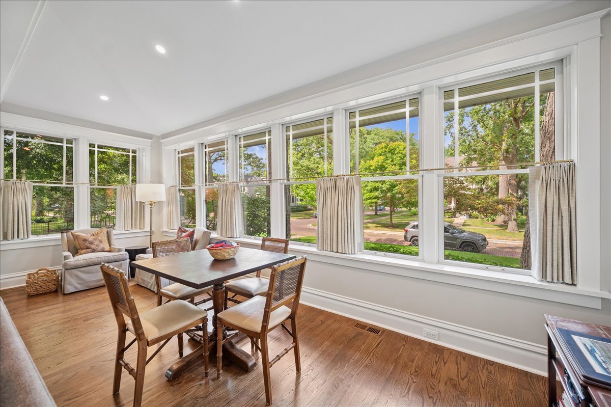 1249 Maple Avenue Wilmette, IL 60091 - Photo 9 of 43