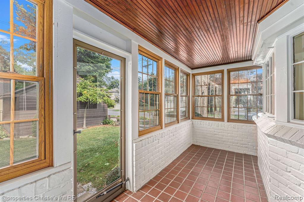 302 Moran Road Grosse Pointe Farms, MI 48236 - Photo 16 of 38