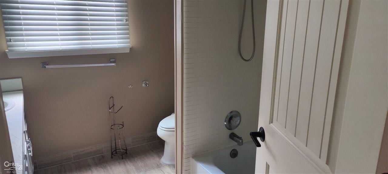 29910 High Valley Road Farmington, MI 48331 - Photo 7 of 34