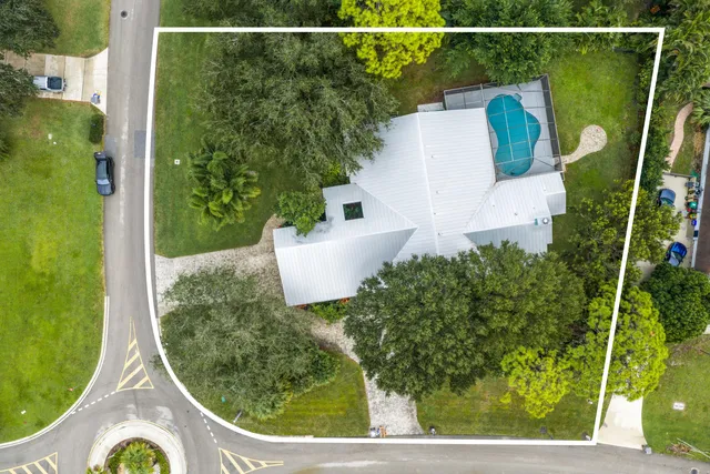 a view of a livingroom with furniture and windows