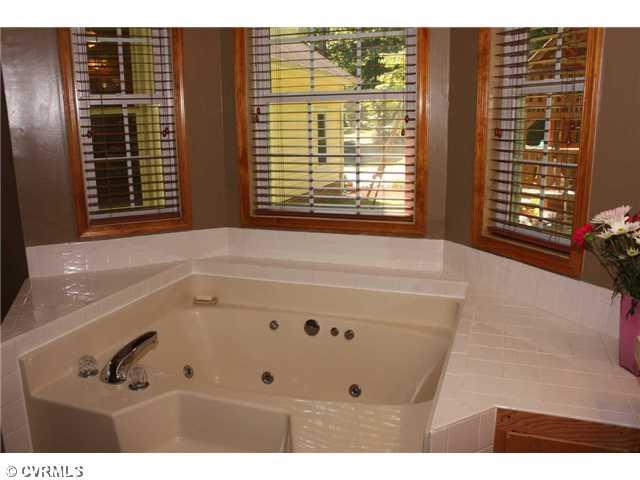 12103 Chatham Road Prince George, VA 23875 - Photo 9 of 18 Master Bath - Soaking jetted tub with tile surround.