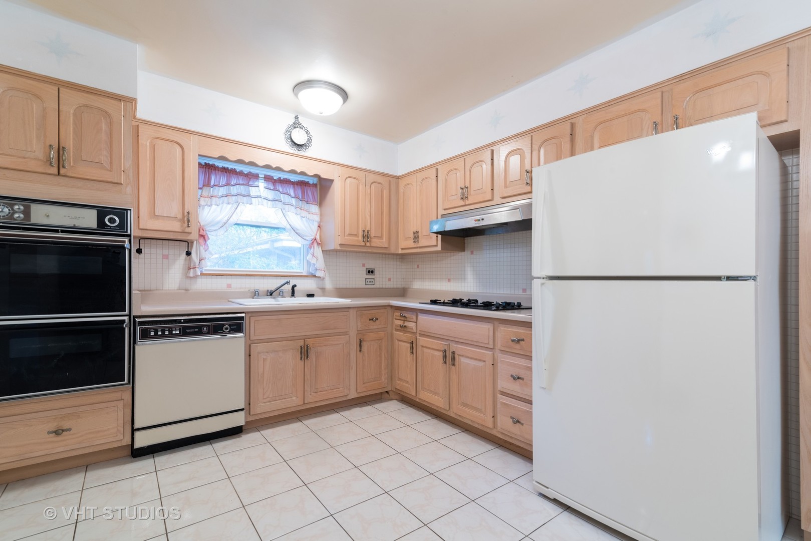 8639 East Prairie Road Skokie, IL 60076 - Photo 3 of 10
