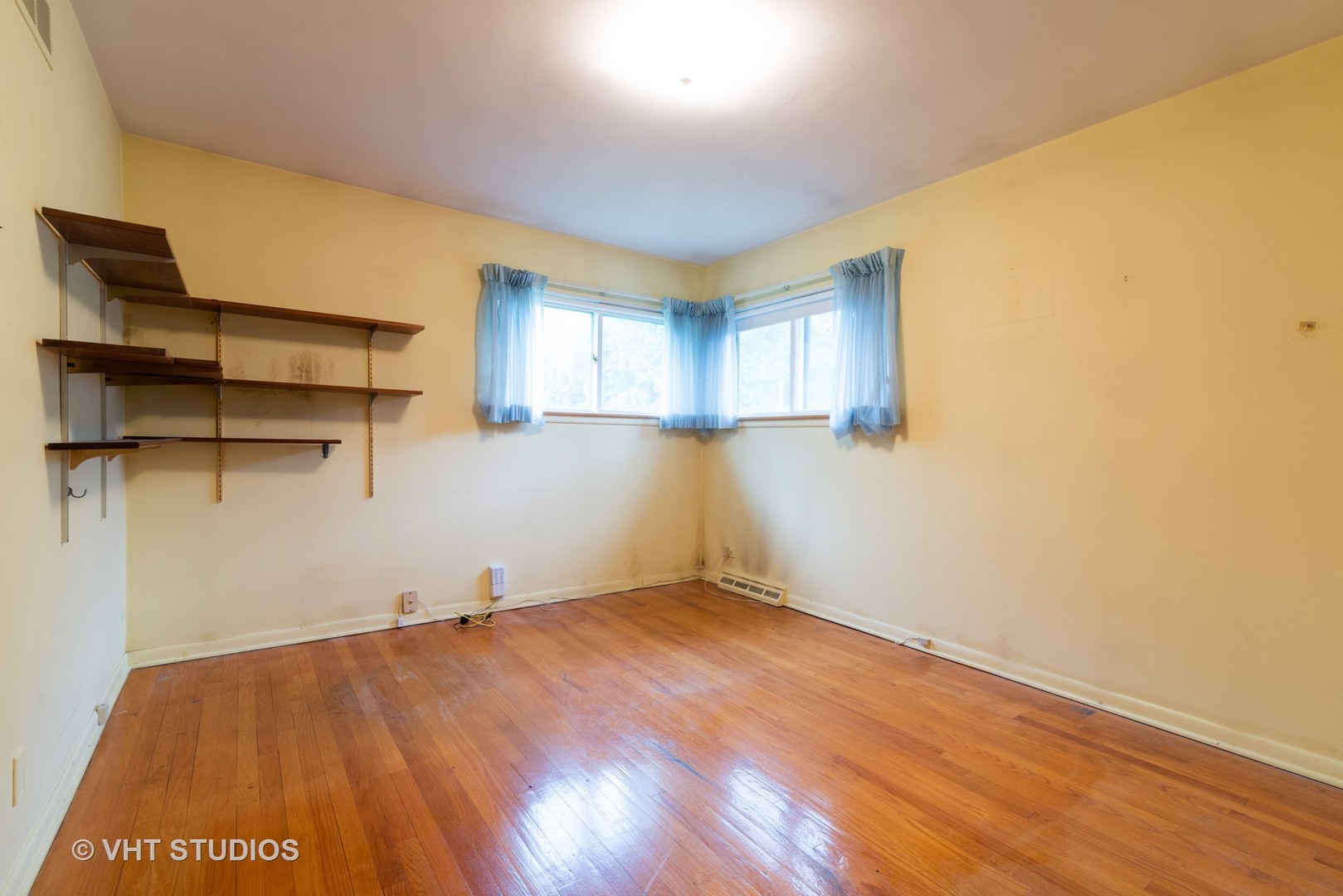 8639 East Prairie Road Skokie, IL 60076 - Photo 4 of 10