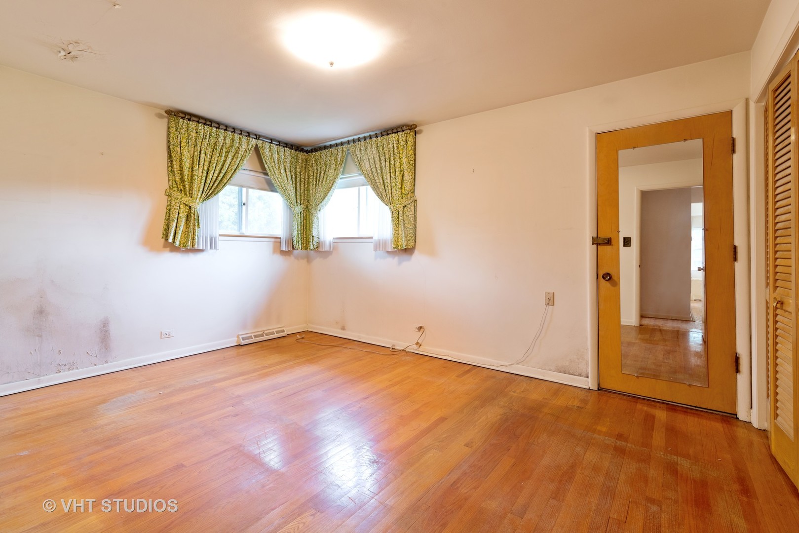 8639 East Prairie Road Skokie, IL 60076 - Photo 5 of 10