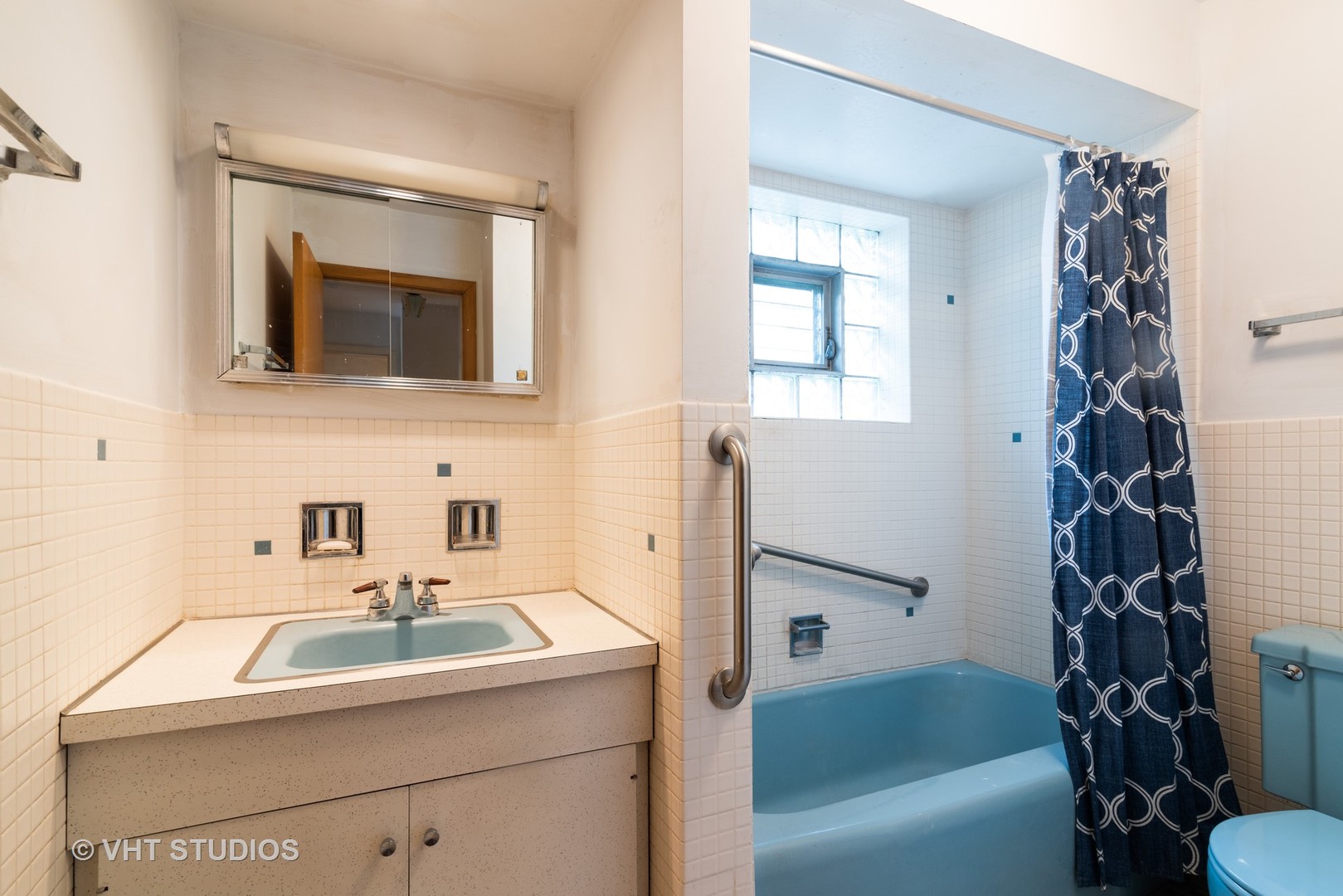 8639 East Prairie Road Skokie, IL 60076 - Photo 6 of 10
