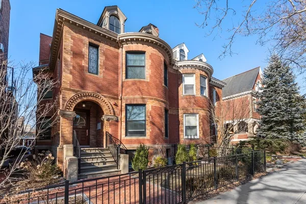 $1,550,000 | 1762 Beacon Street, Unit 1, Brookline, MA 02445