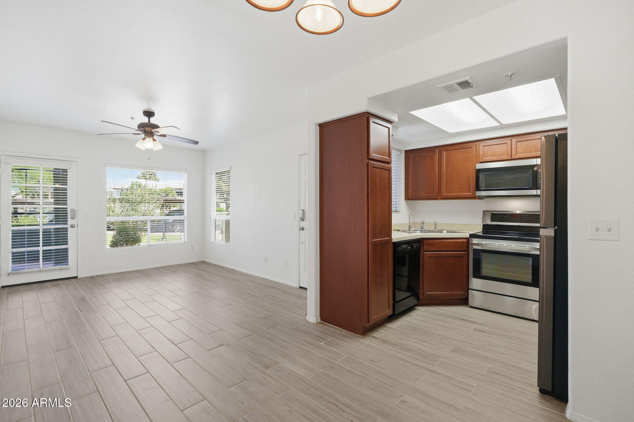 1825 West Ray Road, Unit 1083 Chandler, AZ 85224 - Photo 9 of 26 Dining2