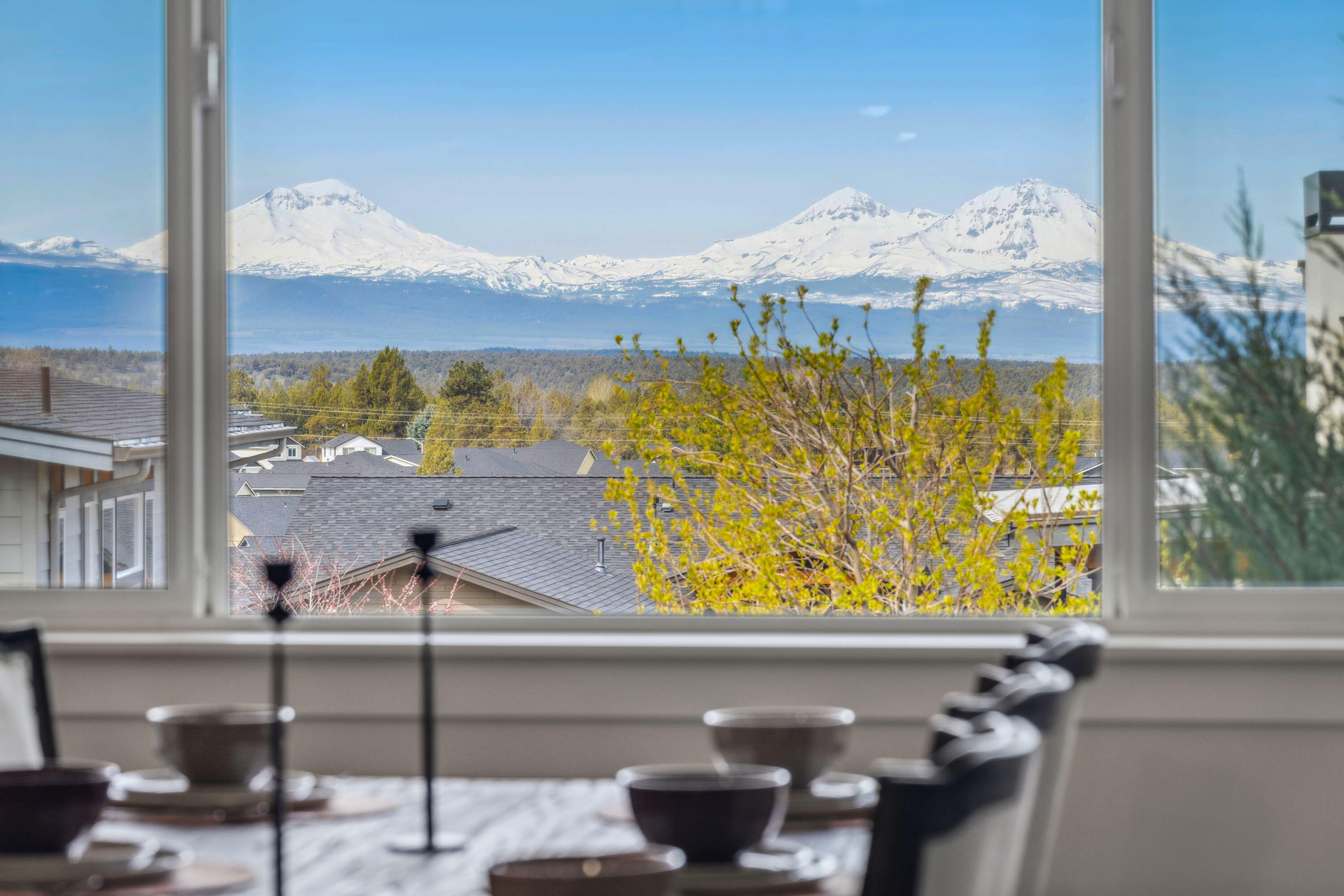 3435 Southwest 44th Street Redmond, OR 97756 - Photo 19 of 41 Dining mountain Views