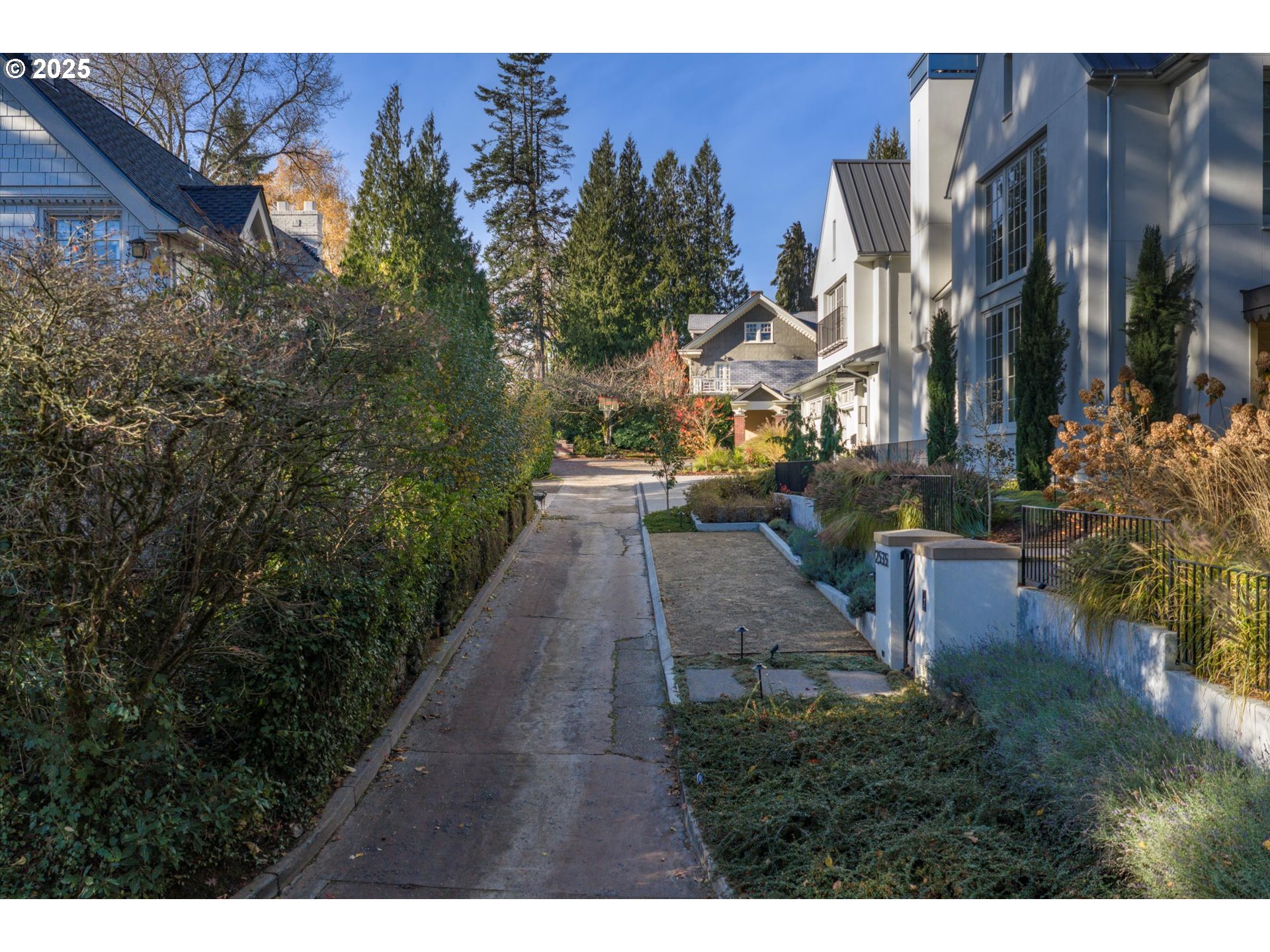 Southwest Hillcrest Place Portland, OR 97201 - Photo 9 of 11