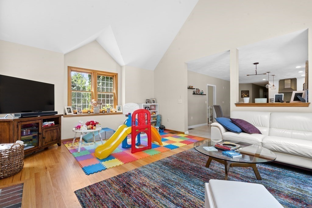 88 Providence Road Westford, MA 01886 - Photo 4 of 28