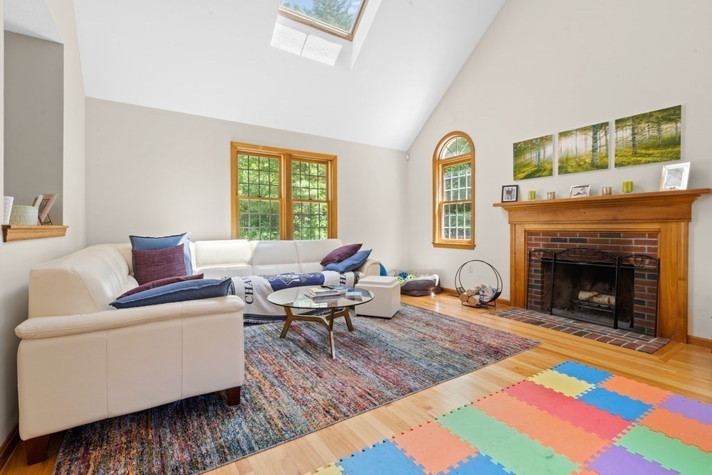 88 Providence Road Westford, MA 01886 - Photo 5 of 28