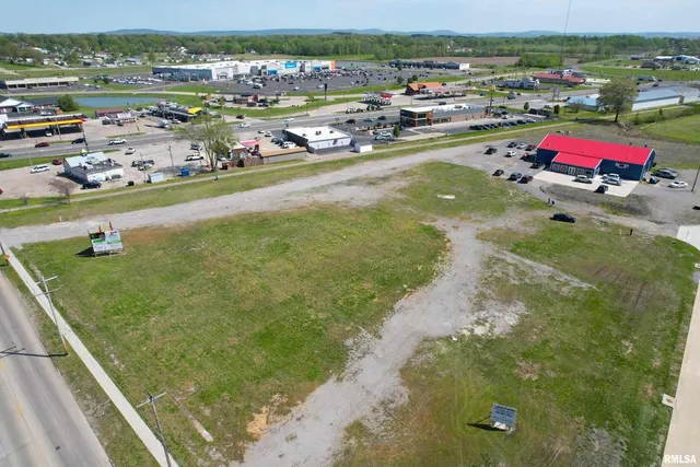 $525,000 | 333 East Sloan Street, Harrisburg, IL 62946