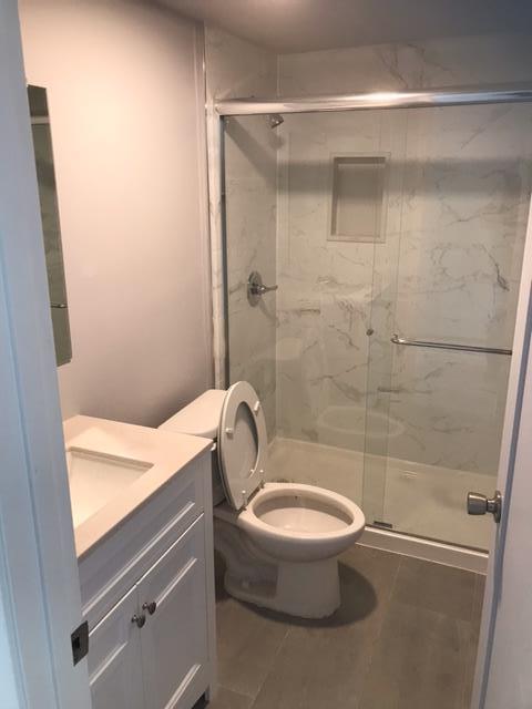 28 Houston Street San Francisco, CA 94133 - Photo 13 of 32 a bathroom with a toilet and a shower