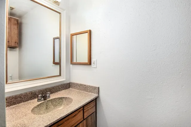 $1,200 | 18519 Egret Bay Boulevard, Unit 1708, Webster, TX 77058