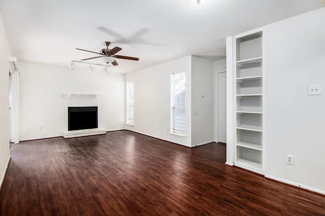 $1,200 | 18519 Egret Bay Boulevard, Unit 1708, Webster, TX 77058