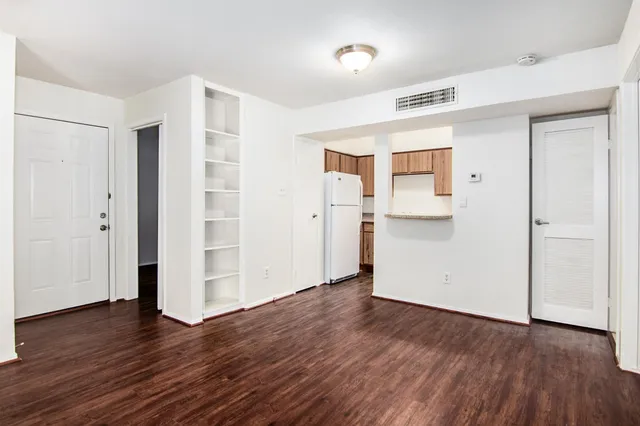 $1,200 | 18519 Egret Bay Boulevard, Unit 1708, Webster, TX 77058