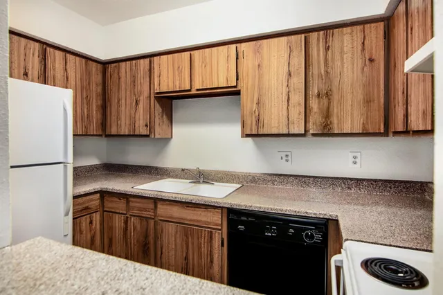 $1,200 | 18519 Egret Bay Boulevard, Unit 1708, Webster, TX 77058