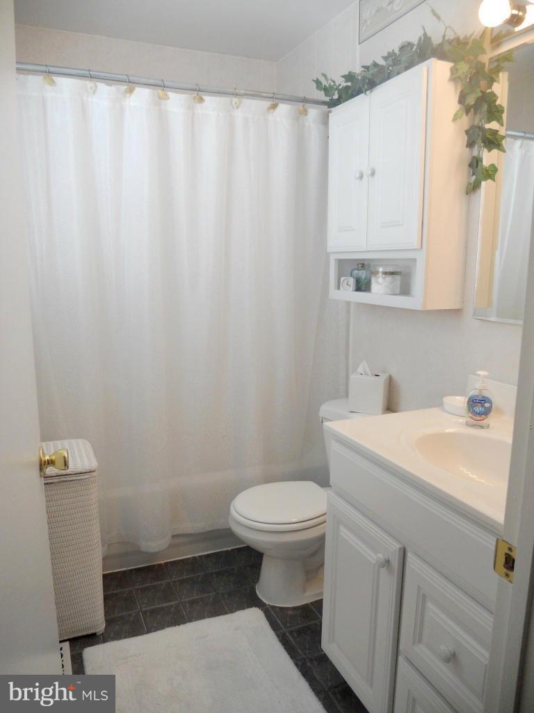 212 Elk Road Baltimore, MD 21221 - Photo 14 of 28 2nd Floor Hall Bath