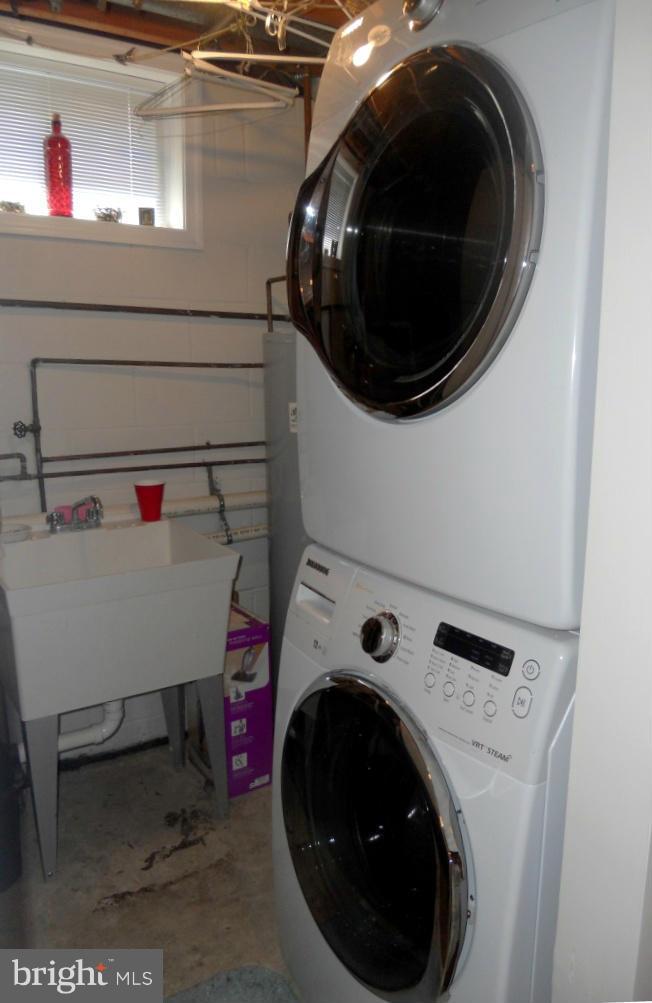 212 Elk Road Baltimore, MD 21221 - Photo 18 of 28 Front Loading Washer/Dryer