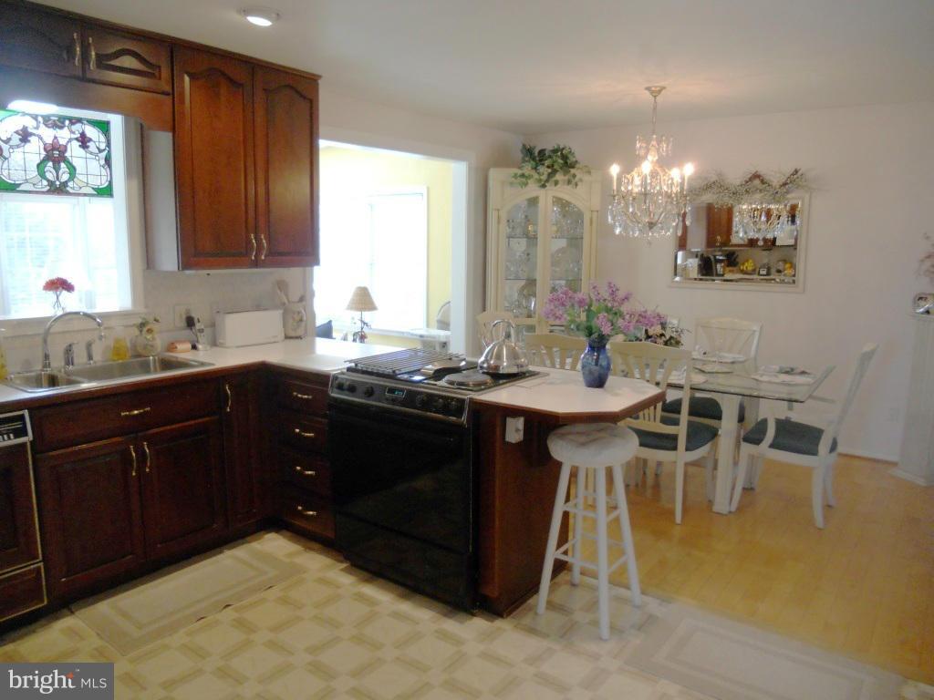 212 Elk Road Baltimore, MD 21221 - Photo 5 of 28 Kitchen/Dining Room