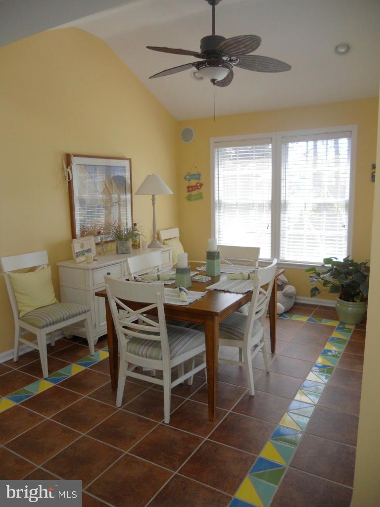 212 Elk Road Baltimore, MD 21221 - Photo 7 of 28 Family Room/Sunroom