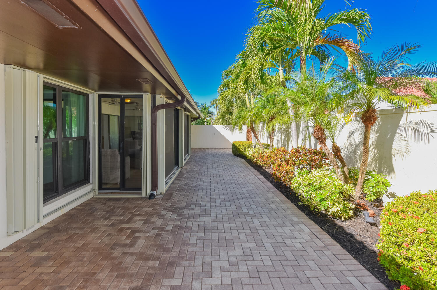 1469 Vía Privada Jupiter, FL 33477 - Photo 12 of 39 1469 Va Privada Jupiter FL-large-037-026
