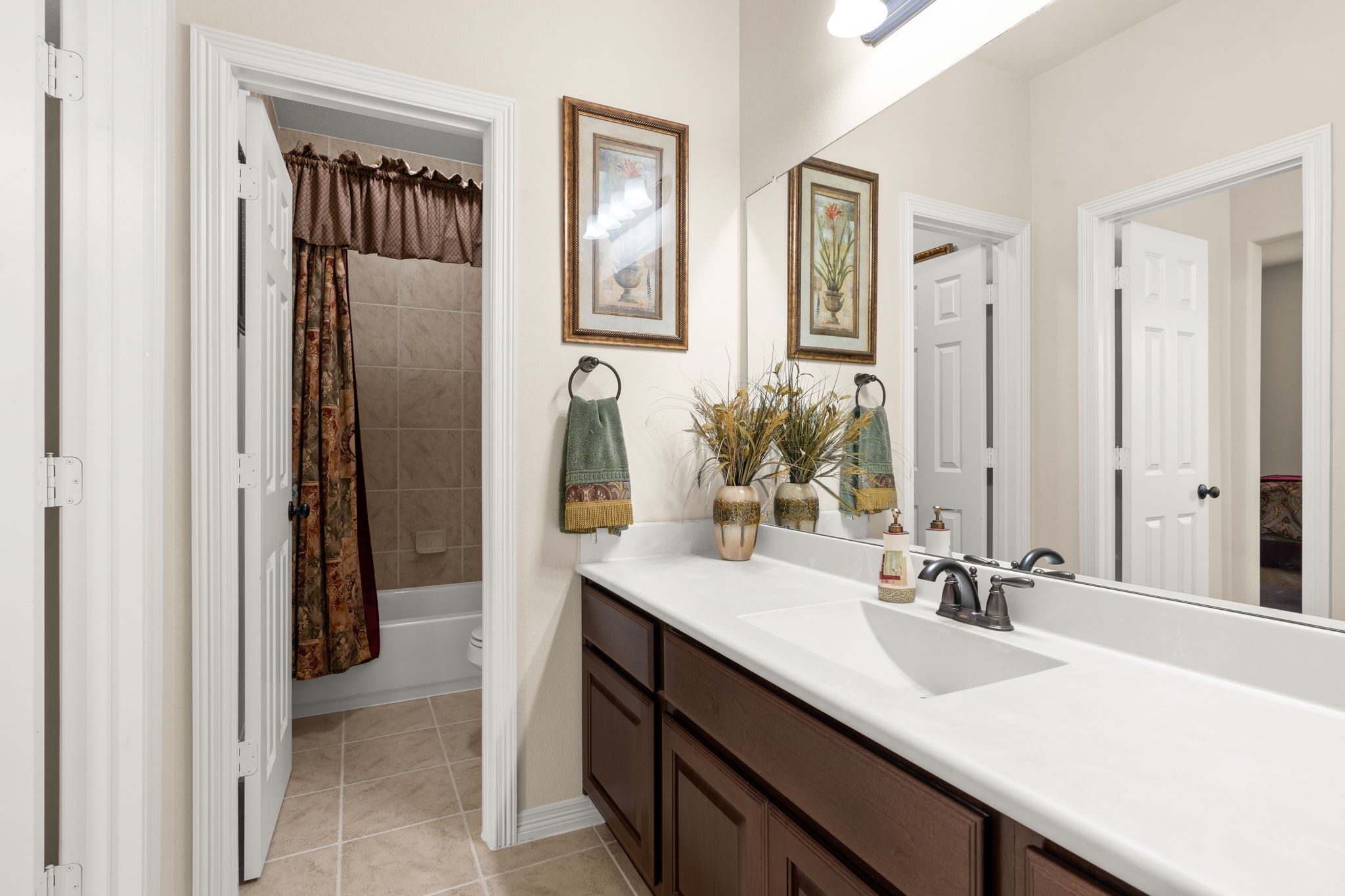 28503 Riverside Crest Lane Houston, TX 77336 - Photo 35 of 50 Convenient en suite bath upstairs 10' x 9'