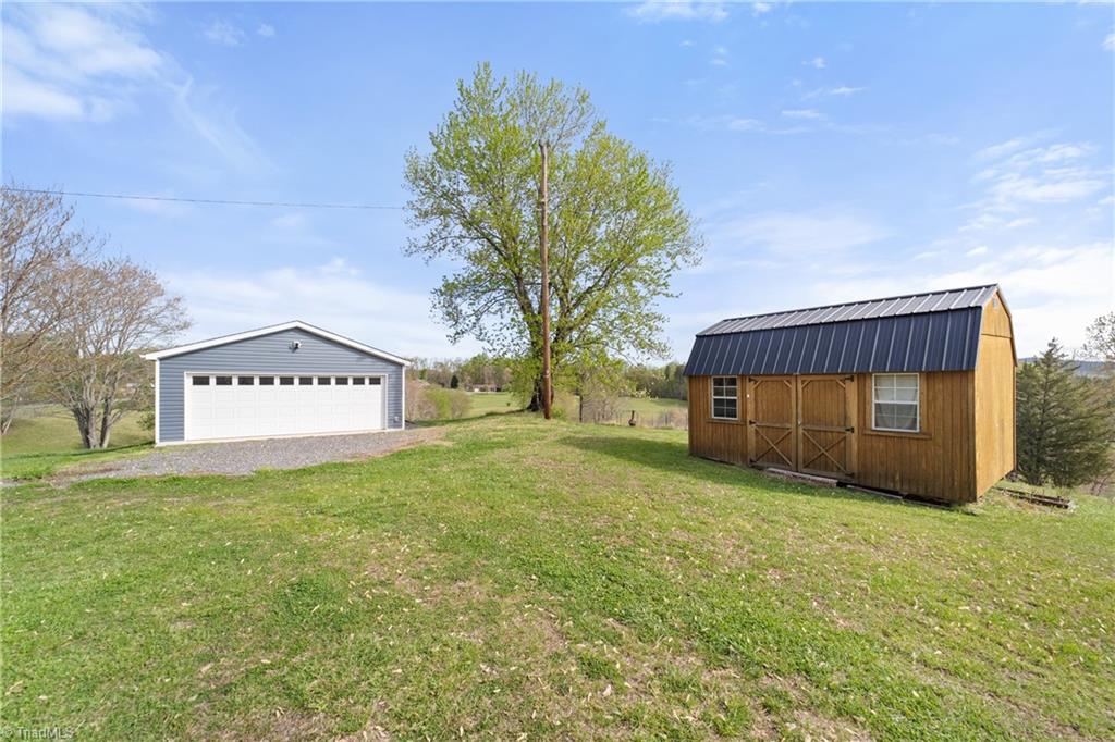 3054 North Old 52 Road Pinnacle, NC 27043 - Photo 9 of 41