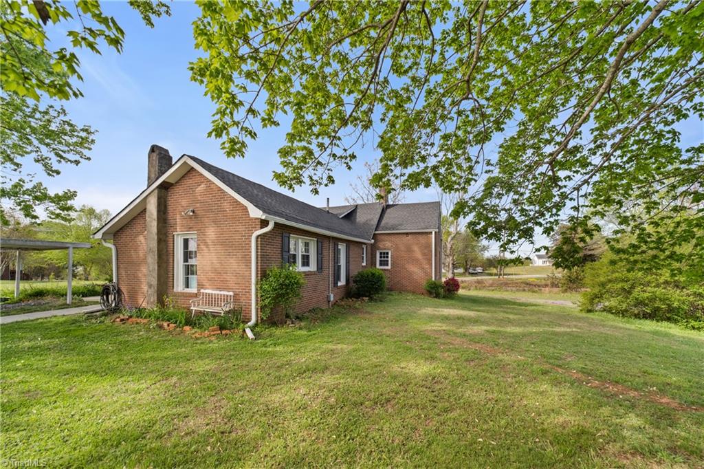 3054 North Old 52 Road Pinnacle, NC 27043 - Photo 10 of 41