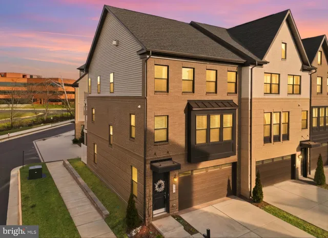 $939,000 | 4901 Longmire Way, Chantilly, VA 20151