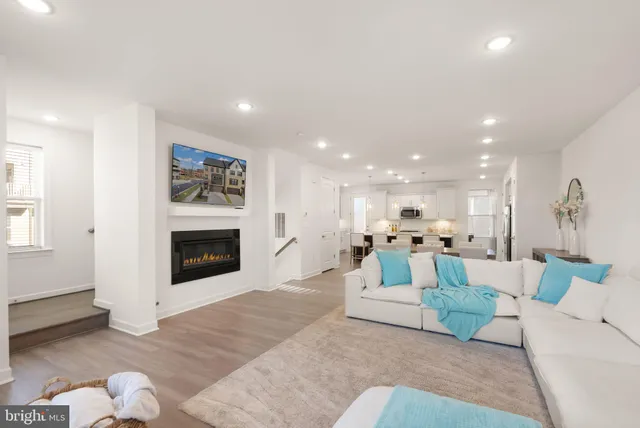 $939,000 | 4901 Longmire Way, Chantilly, VA 20151