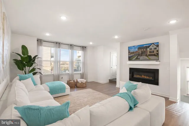 $939,000 | 4901 Longmire Way, Chantilly, VA 20151