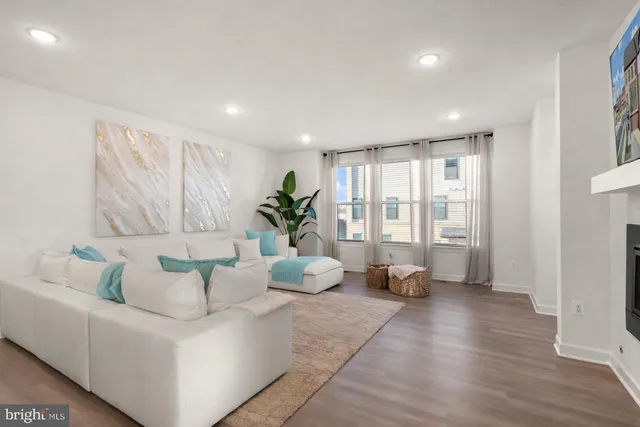 $939,000 | 4901 Longmire Way, Chantilly, VA 20151